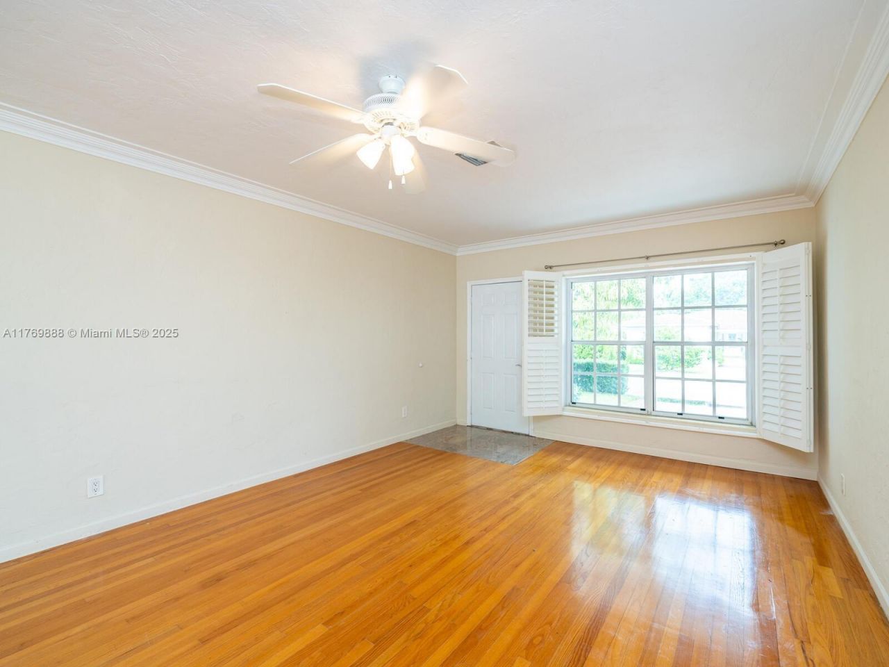 9441 Byron Ave, Surfside, FL 33154 Photo