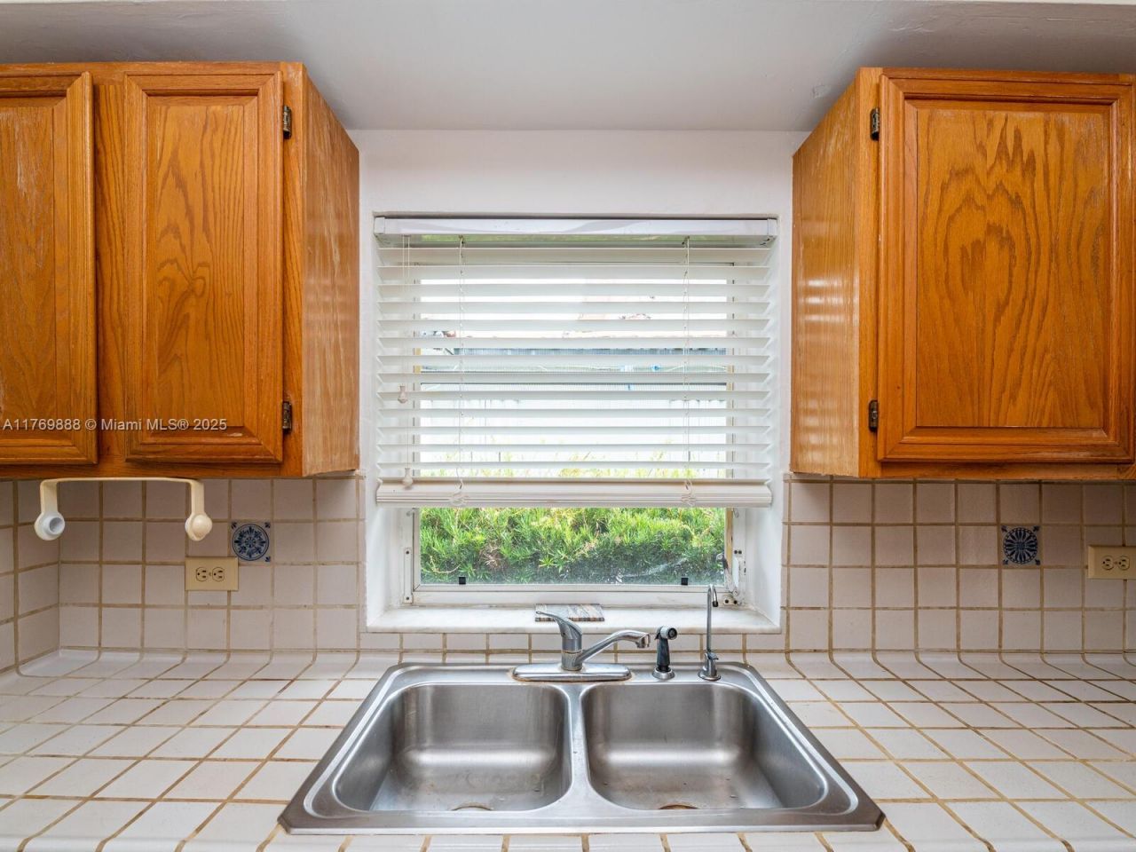 9441 Byron Ave, Surfside, FL 33154 Photo