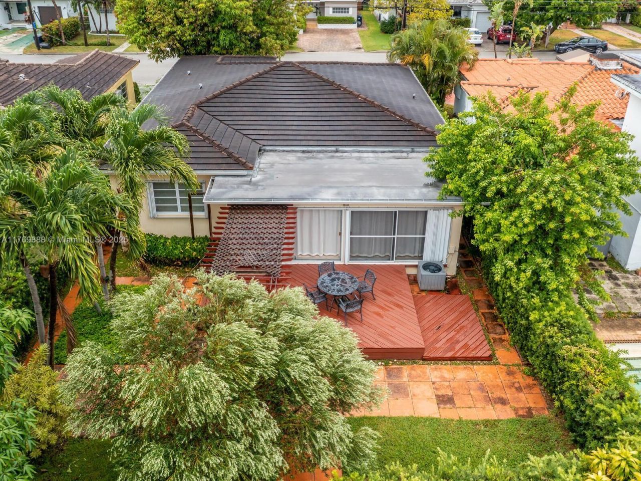 9441 Byron Ave, Surfside, FL 33154 Photo