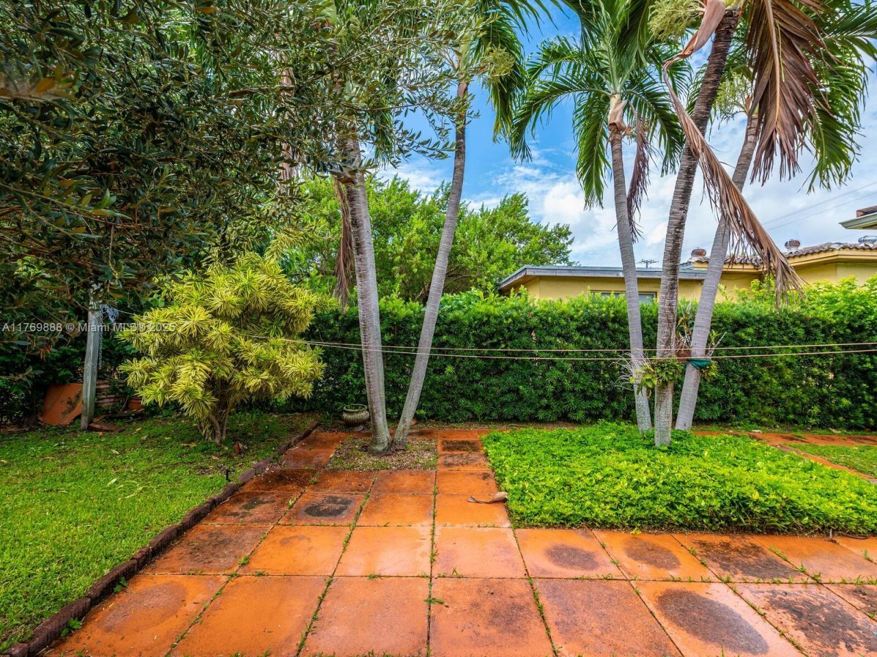 9441 Byron Ave, Surfside, FL 33154 Photo