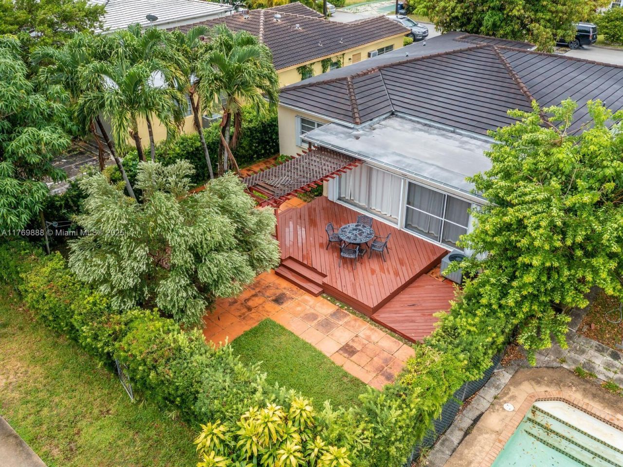 9441 Byron Ave, Surfside, FL 33154 Photo