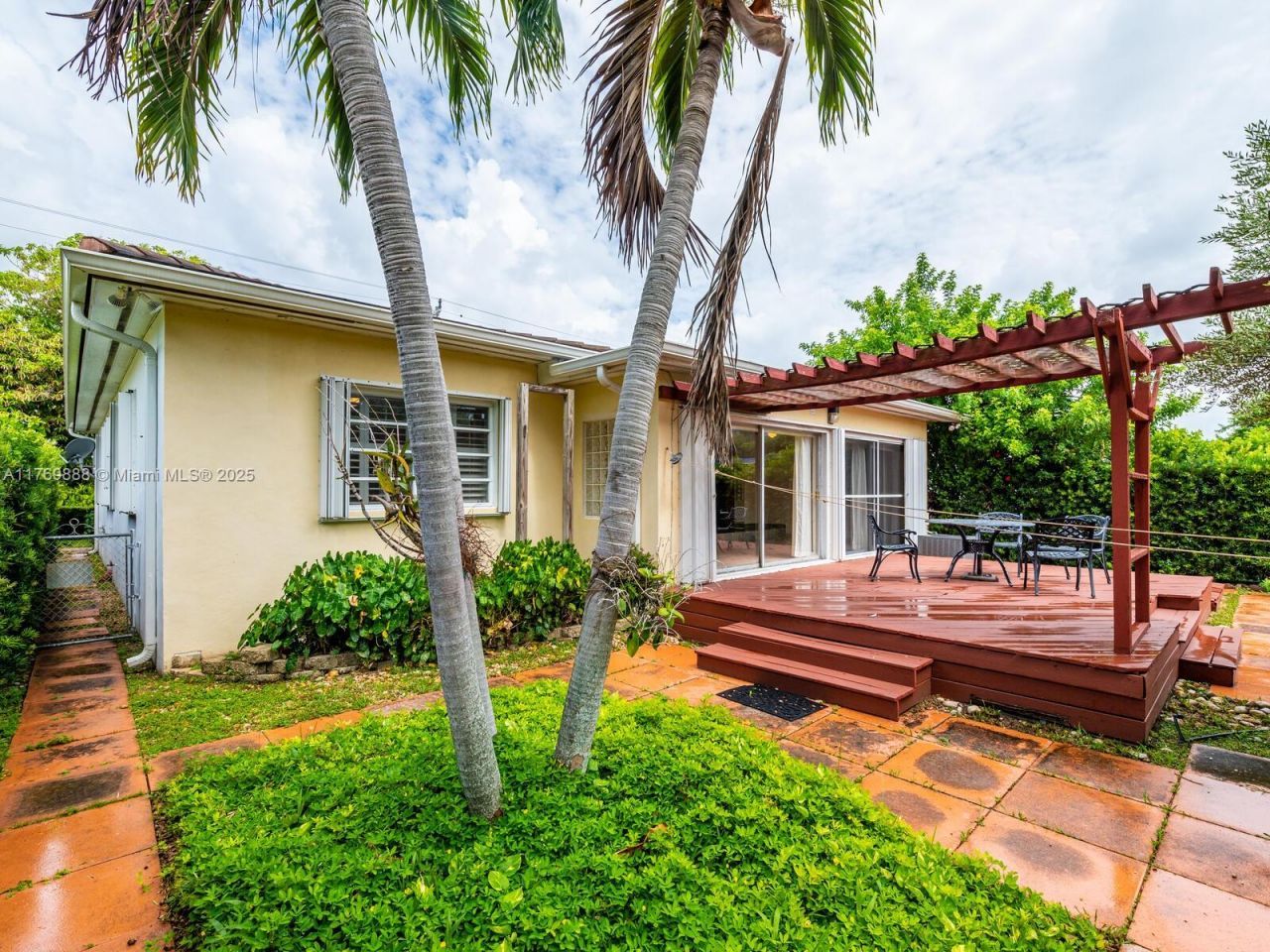 9441 Byron Ave, Surfside, FL 33154 Photo