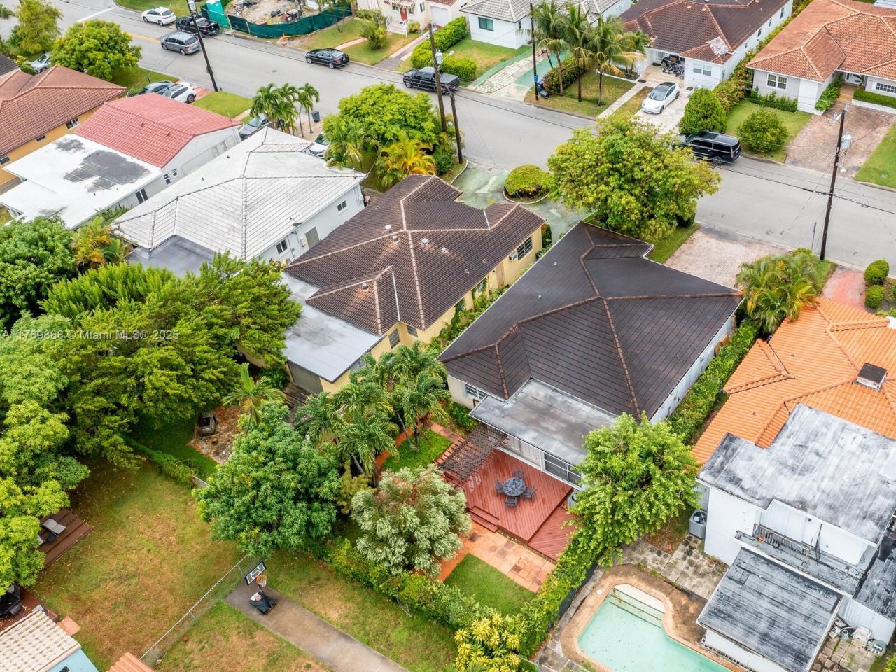 9441 Byron Ave, Surfside, FL 33154 Photo