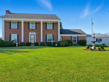 2631 Meadors Spur Road, Moneta, VA 24121