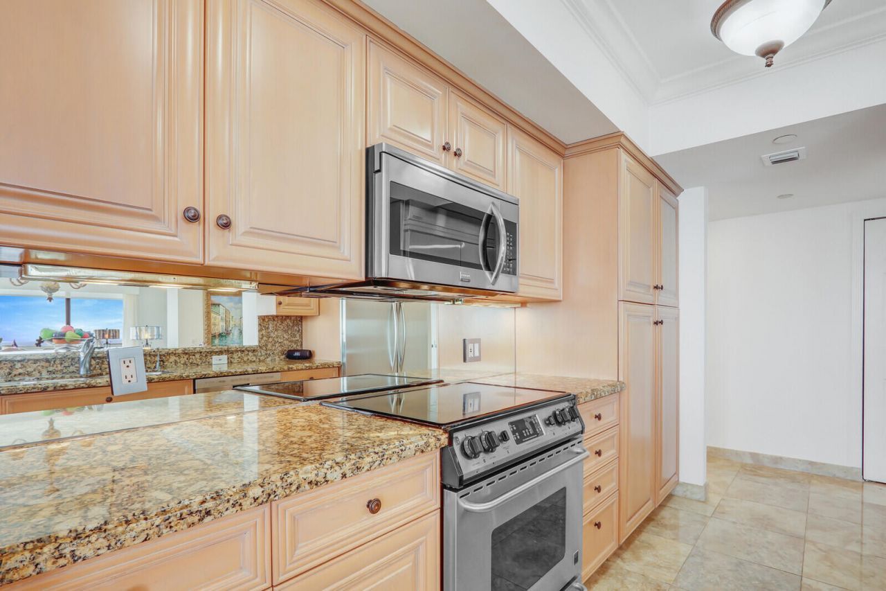 4000 N Ocean Drive, Unit 1702, Singer Island, FL 33404 Photo