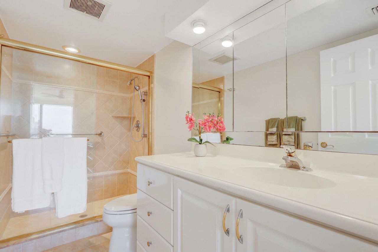 4000 N Ocean Drive, Unit 1702, Singer Island, FL 33404 Photo