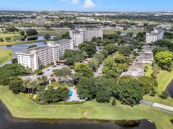3080 N Course Dr, Unit 501, Pompano Beach, FL 33069
