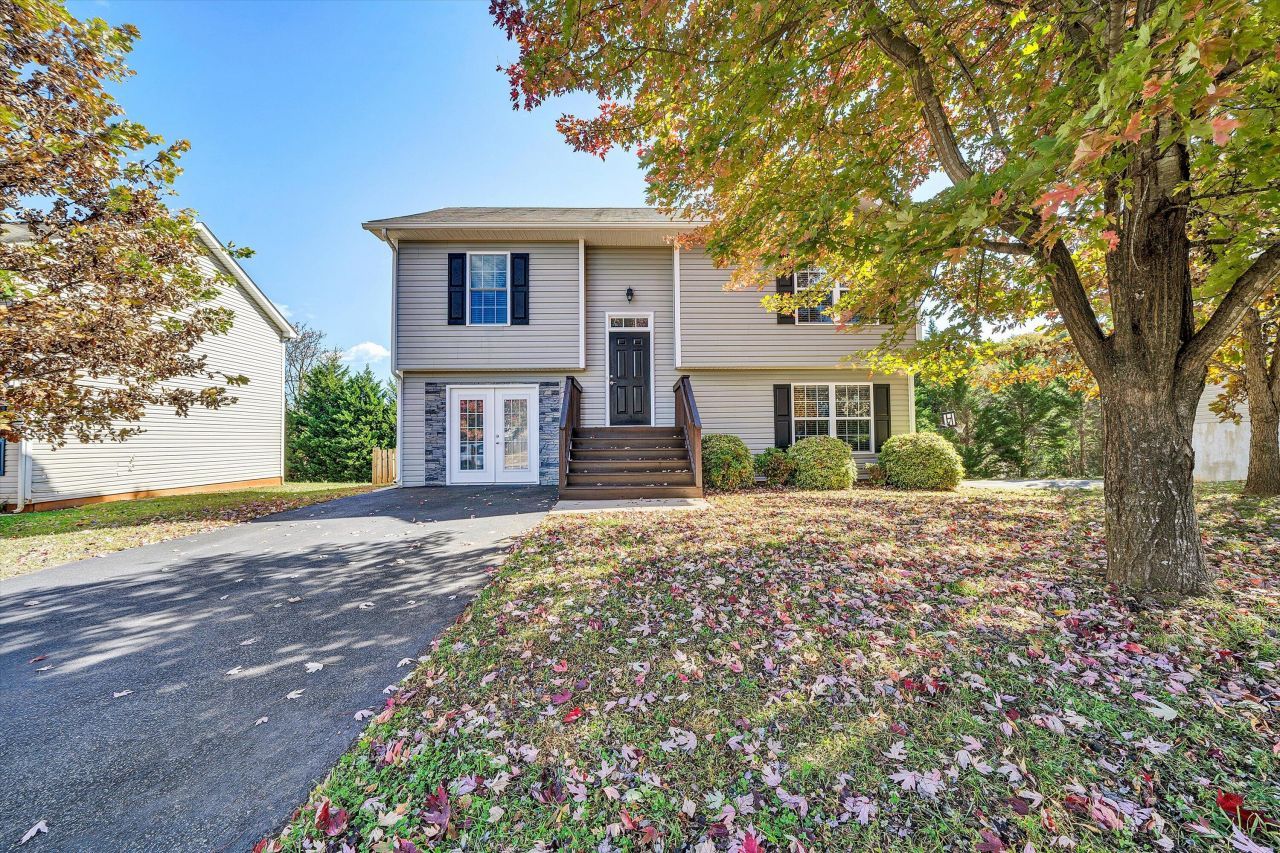 555 Old Fort Rd, Rocky Mount, VA 24151 Main Photo