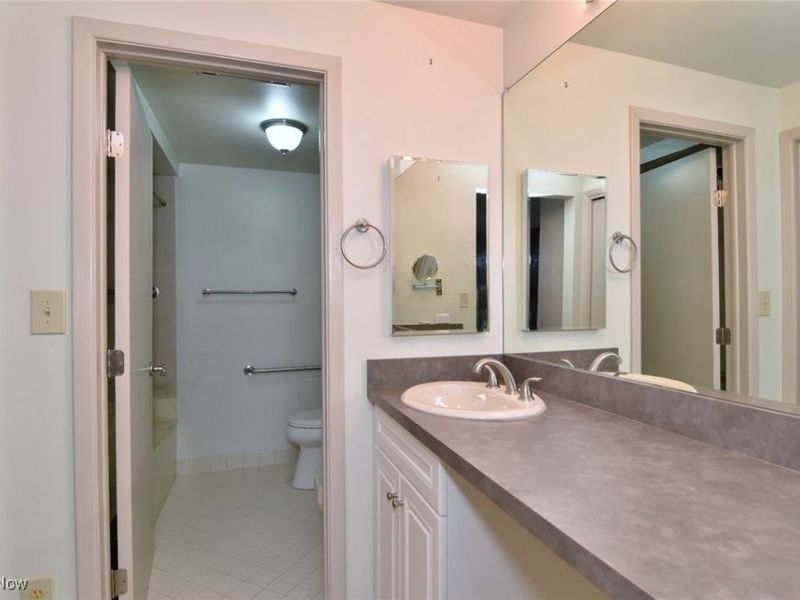 27500 Cedar Road, Unit 403, Beachwood, OH 44122 Photo 14