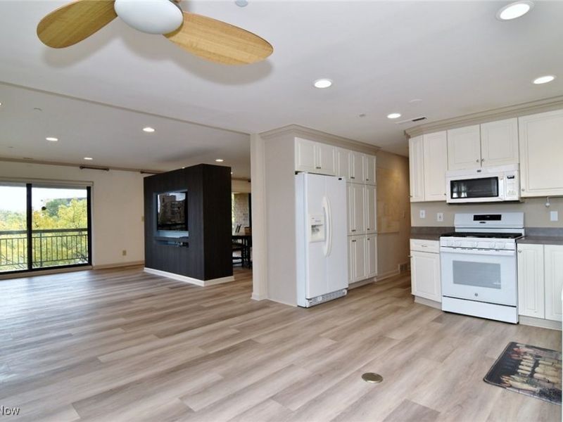 27500 Cedar Road, Unit 403, Beachwood, OH 44122 Photo 9