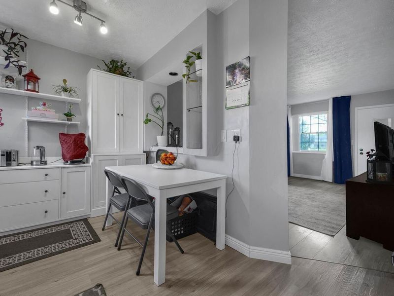 2292 Laurelwood Drive, Unit 2292L, Columbus, OH 43229 Photo 11