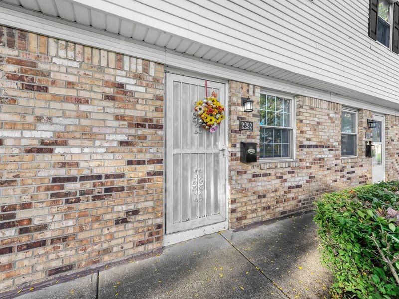 2292 Laurelwood Drive, Unit 2292L, Columbus, OH 43229 Photo 2