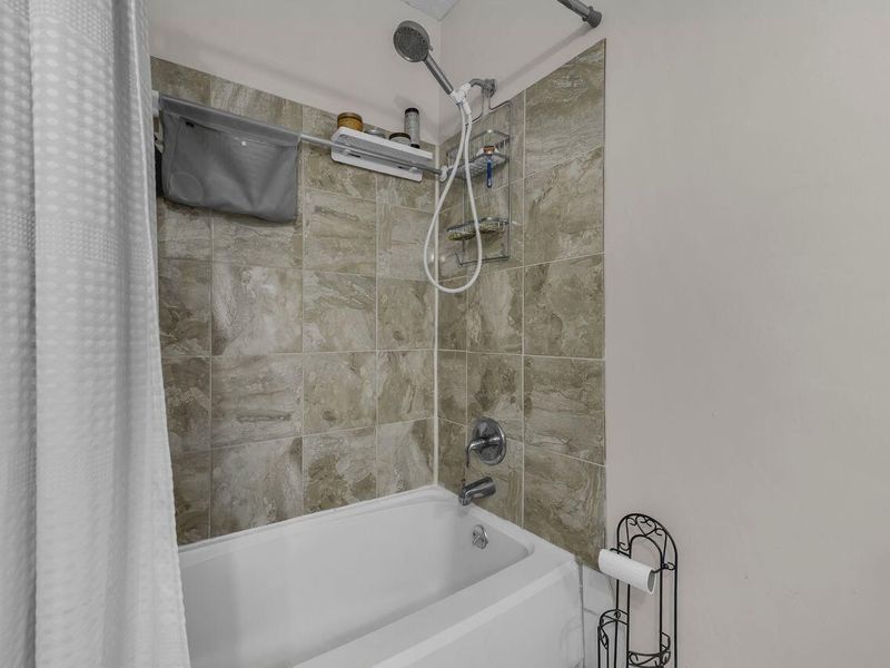 2292 Laurelwood Drive, Unit 2292L, Columbus, OH 43229 Photo 22