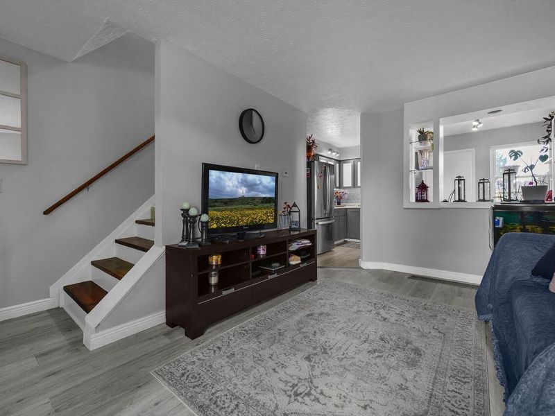 2292 Laurelwood Drive, Unit 2292L, Columbus, OH 43229 Photo 5