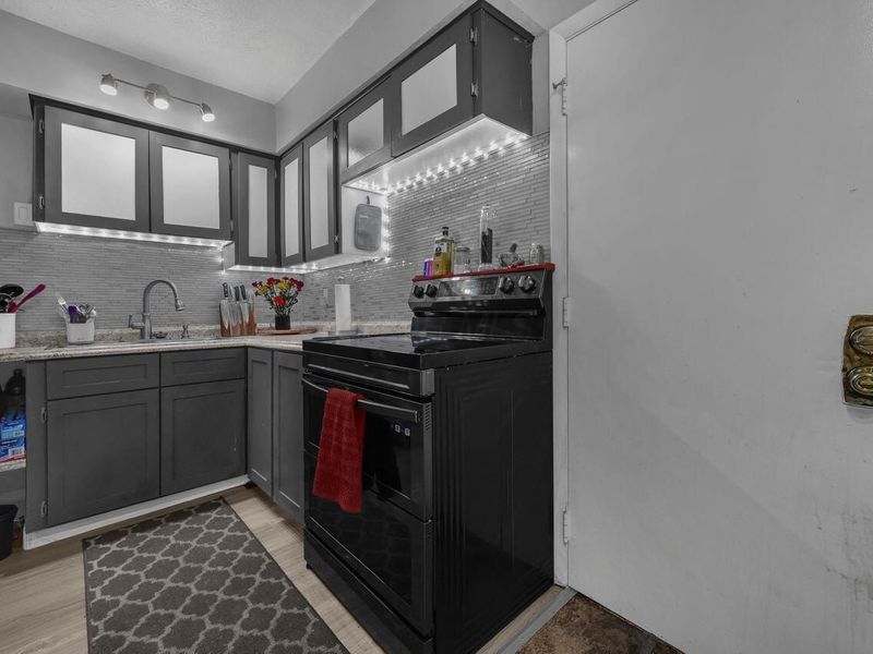 2292 Laurelwood Drive, Unit 2292L, Columbus, OH 43229 Photo 9