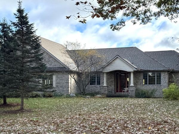 16677 Peacock Lane, Haslett, MI 48840