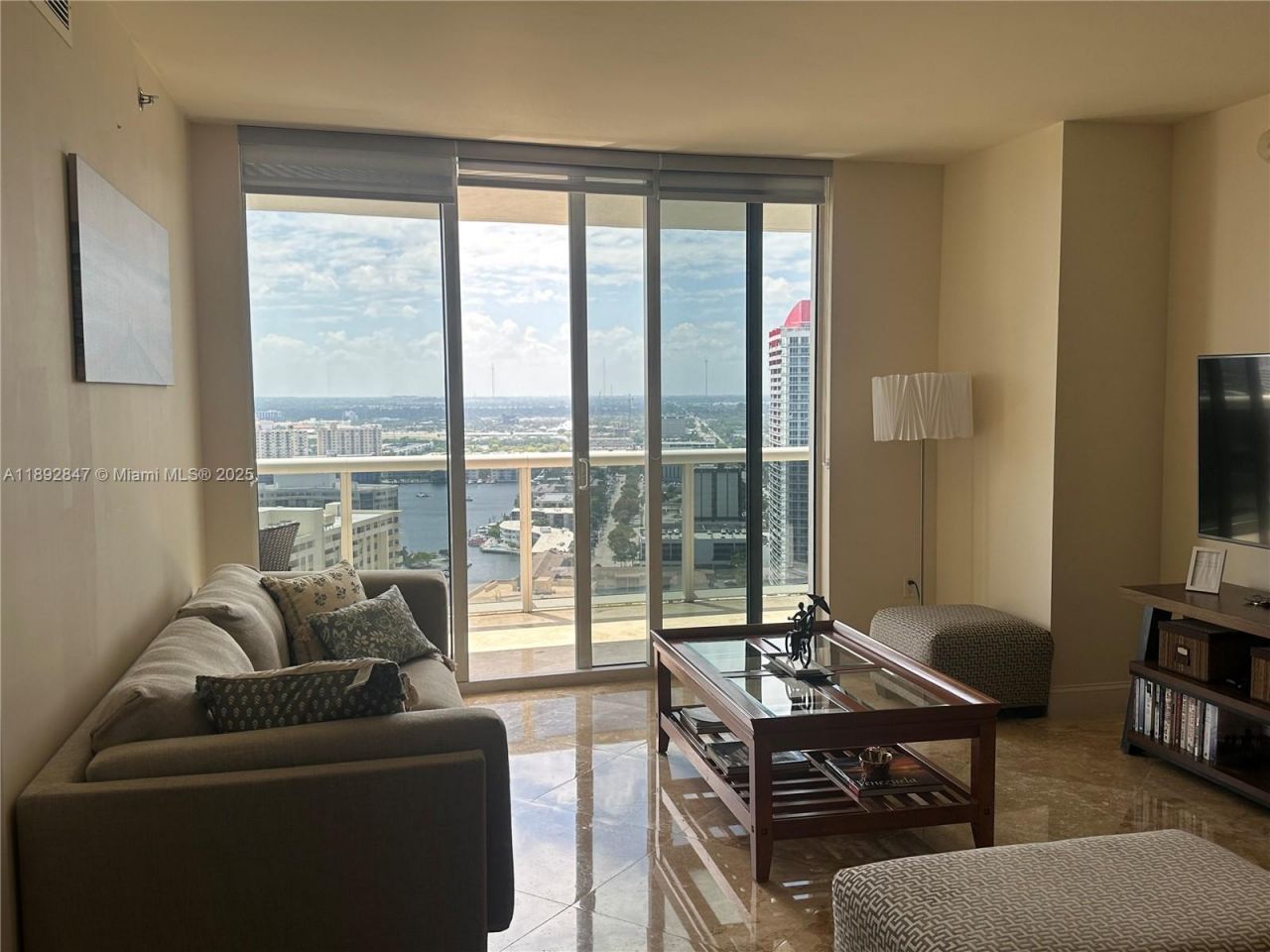 1800 S Ocean Dr, Unit 2707, Hallandale Beach, FL 33009 Photo