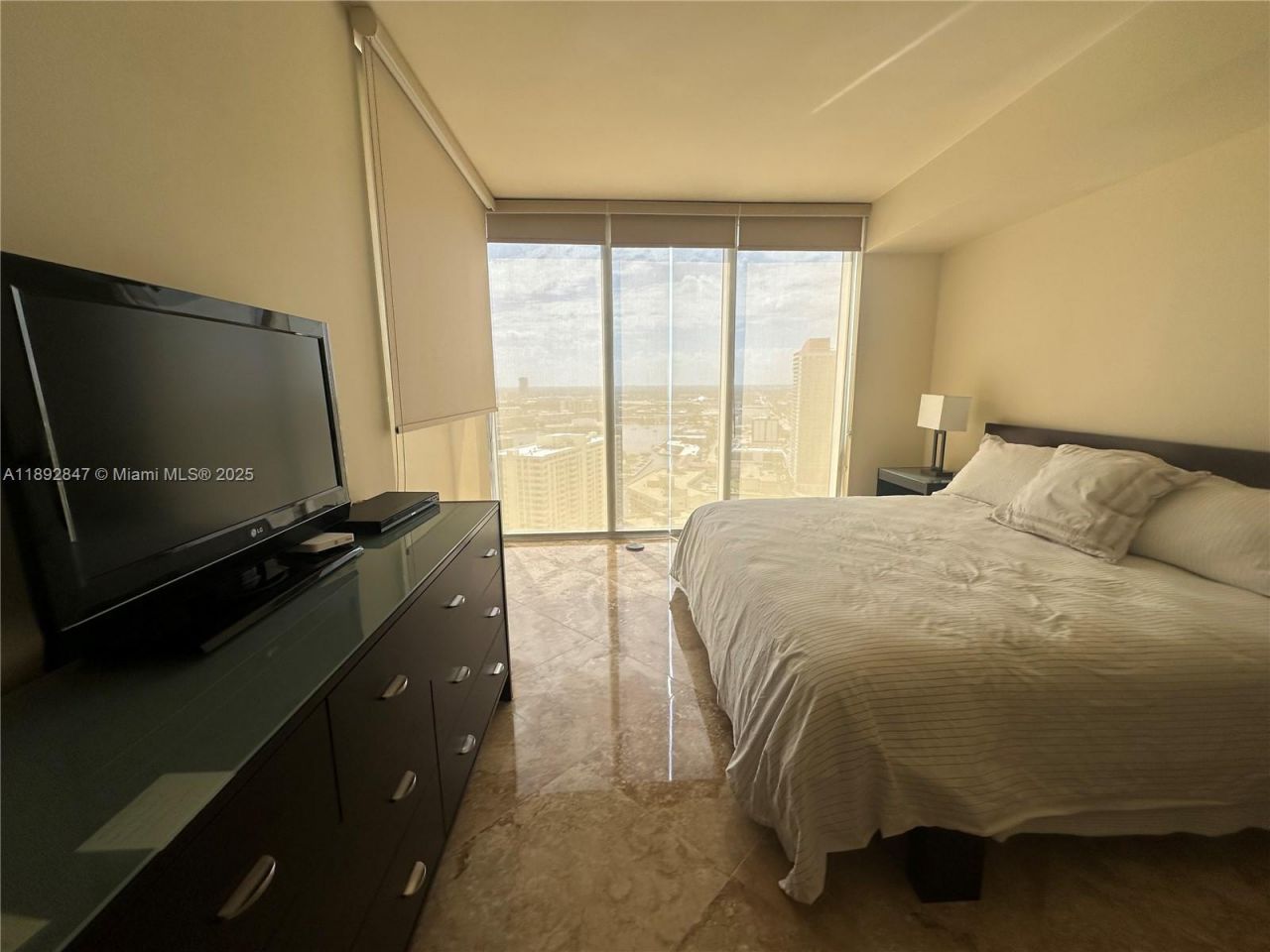 1800 S Ocean Dr, Unit 2707, Hallandale Beach, FL 33009 Photo