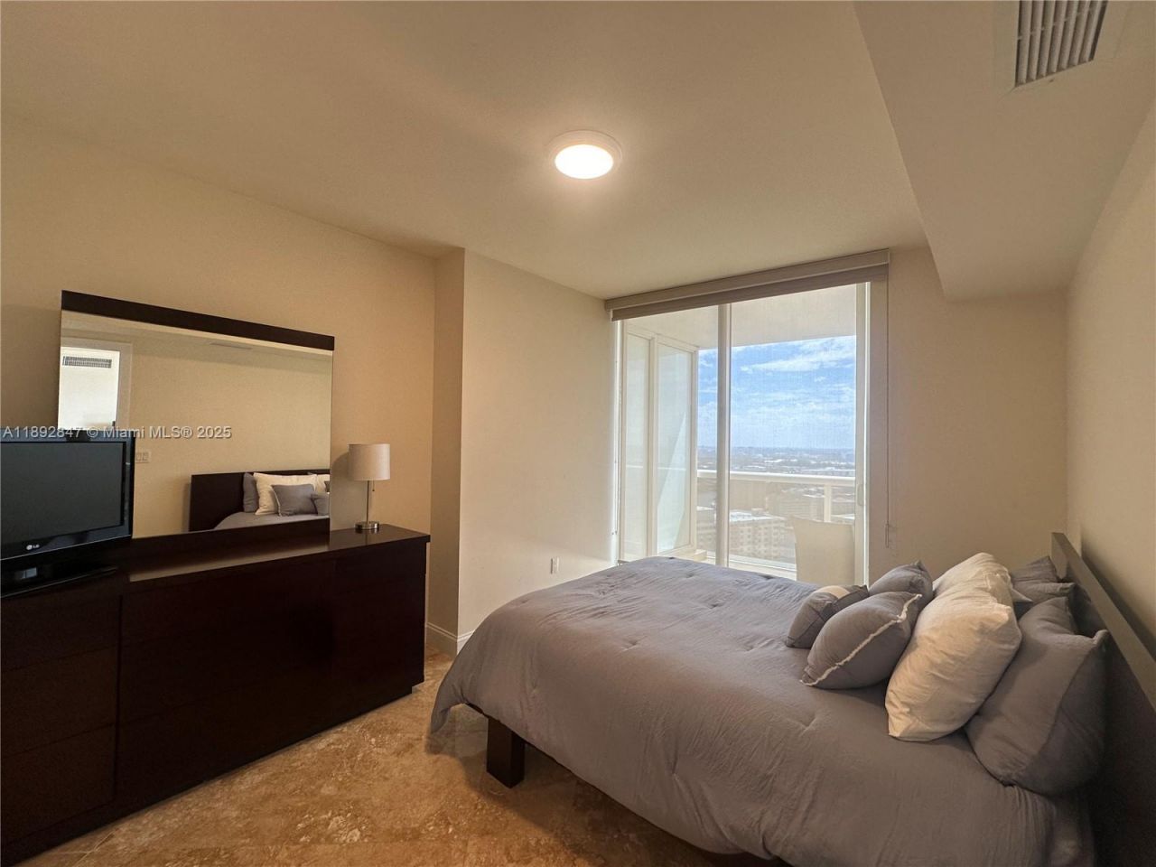 1800 S Ocean Dr, Unit 2707, Hallandale Beach, FL 33009 Photo