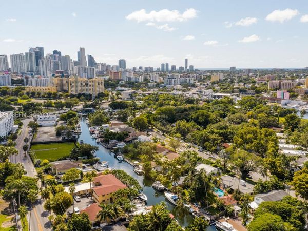 901 NW 7th St Rd, Miami, FL 33136