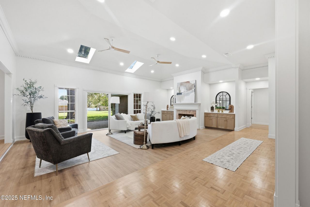 8127 Middle Fork Lane, Jacksonville, FL 32256 Photo