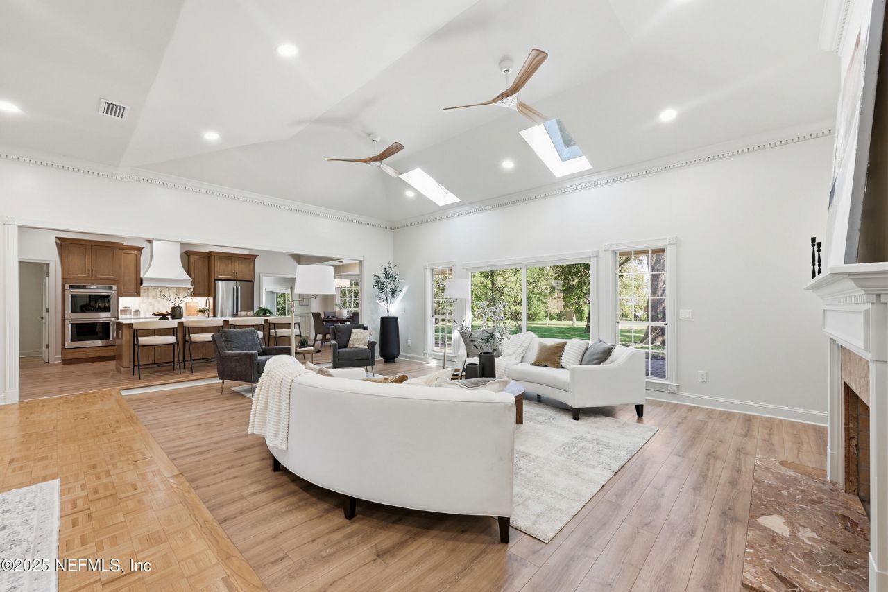 8127 Middle Fork Lane, Jacksonville, FL 32256 Photo