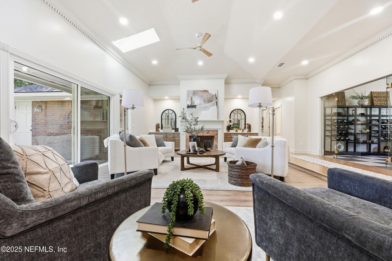 8127 Middle Fork Lane, Jacksonville, FL 32256 Photo