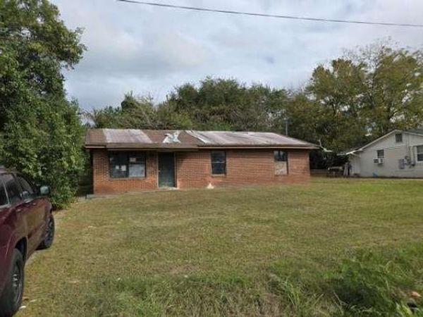 307 E Hobson Street E, Sylvester, GA 31791