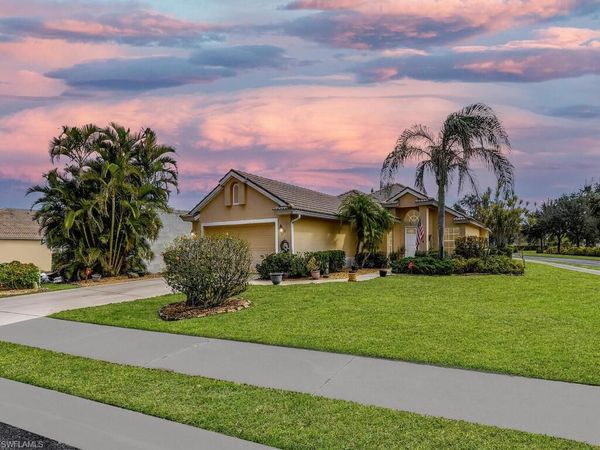 2012 Oxford Ridge CIR, LEHIGH ACRES, FL 33973