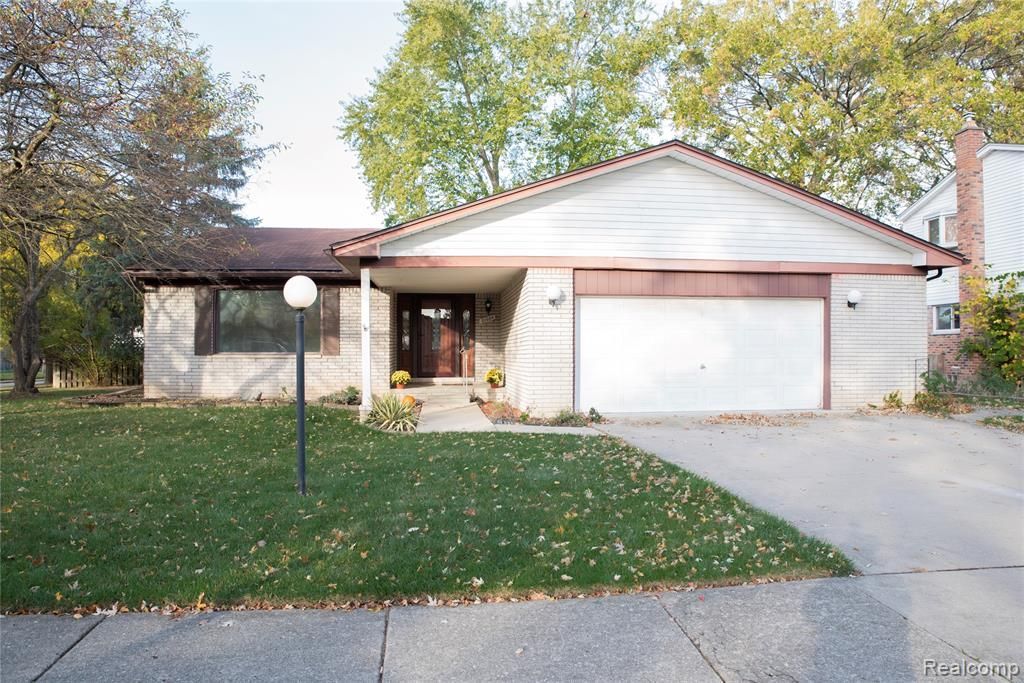 21664 Hall Road, Woodhaven, MI 48183 Main Photo