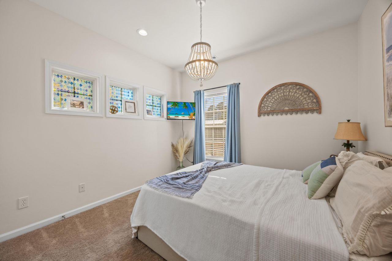 4008 Sanderson Lane Photo 11