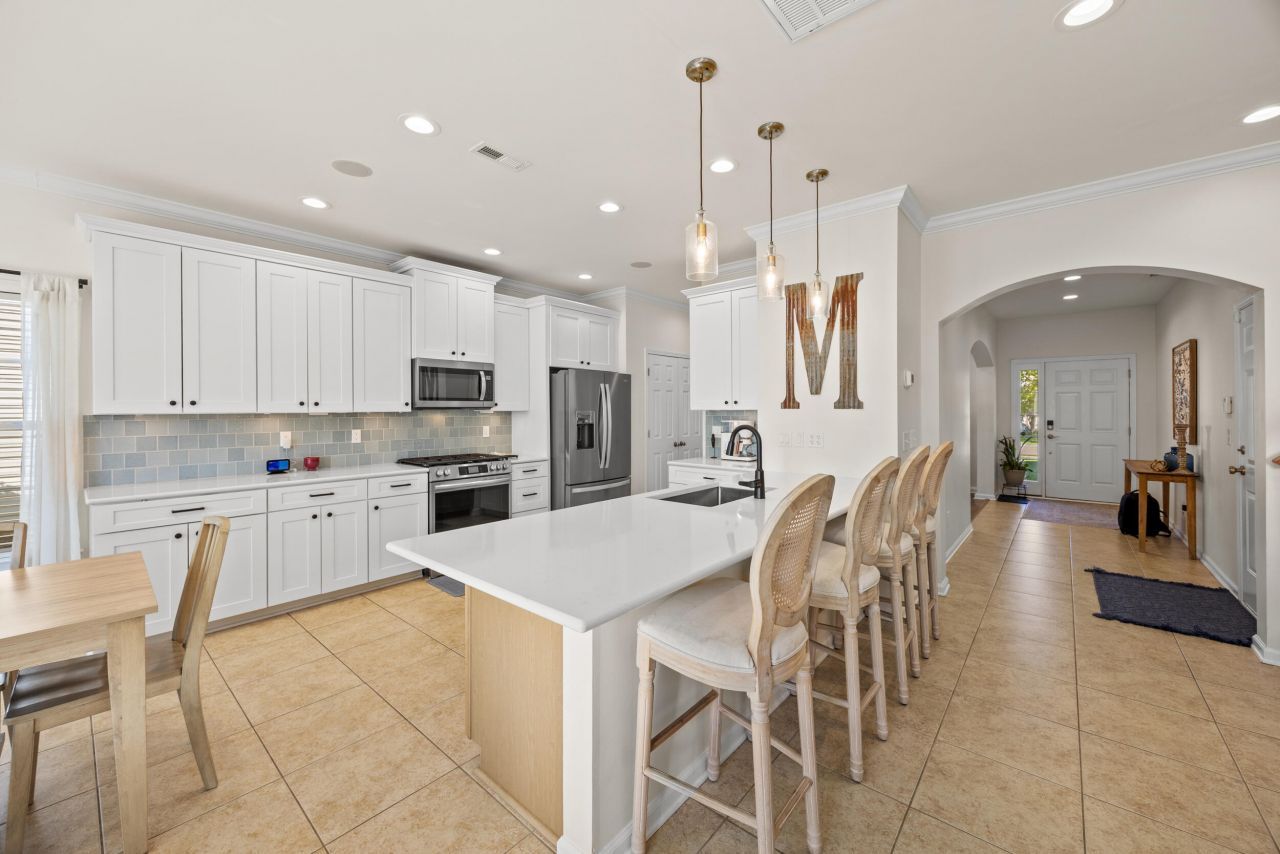 4008 Sanderson Lane Photo 2