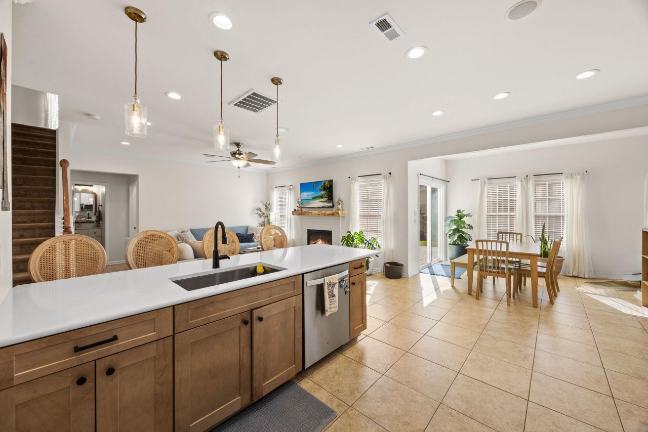 4008 Sanderson Lane Photo 7