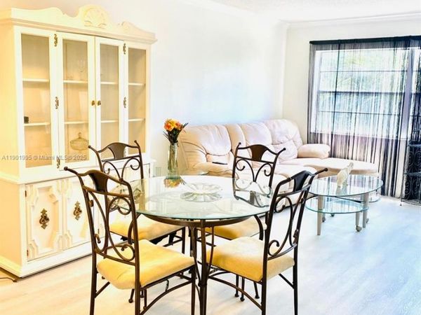 3431 NW 50th Ave, Unit 207, Lauderdale Lakes, FL 33319