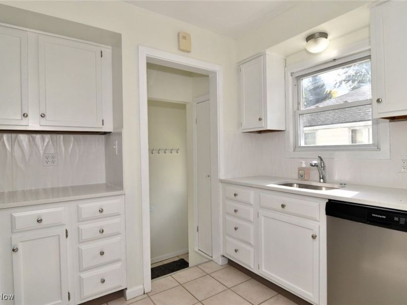 1575 Lander Road, Mayfield Heights, OH 44124 Photo 12