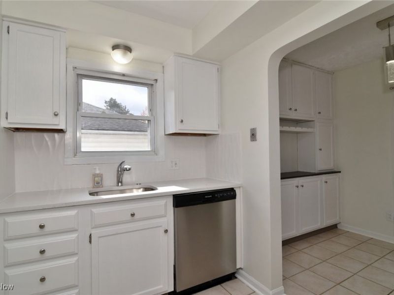 1575 Lander Road, Mayfield Heights, OH 44124 Photo 14