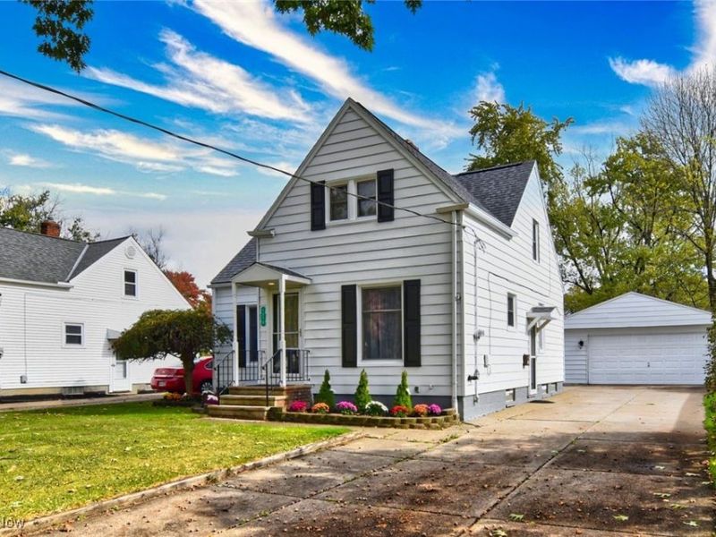 1575 Lander Road, Mayfield Heights, OH 44124 Photo 2