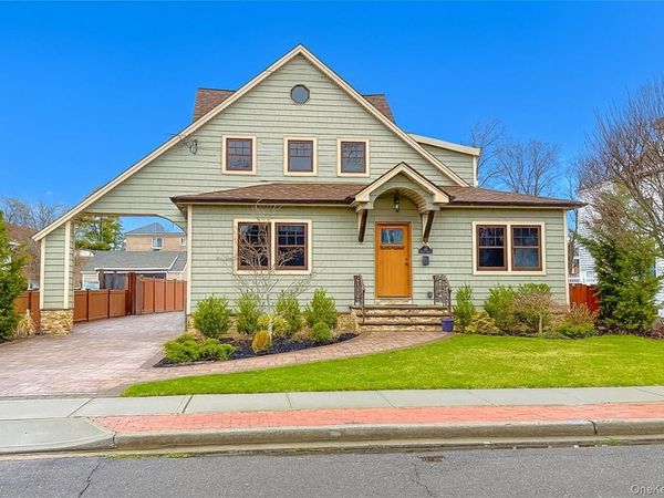 33 Smith Street, Unit 2, Rockville Centre, NY 11570