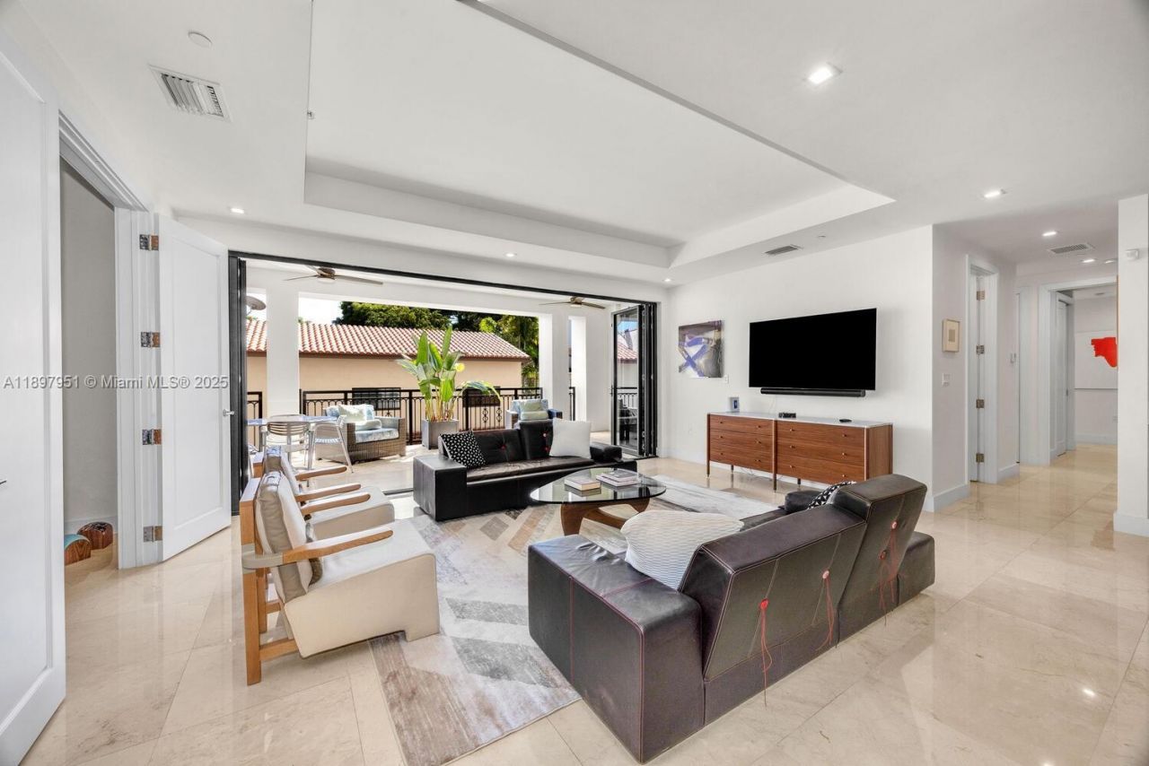 718 Valencia Ave, Unit 207, Coral Gables, FL 33134 Photo