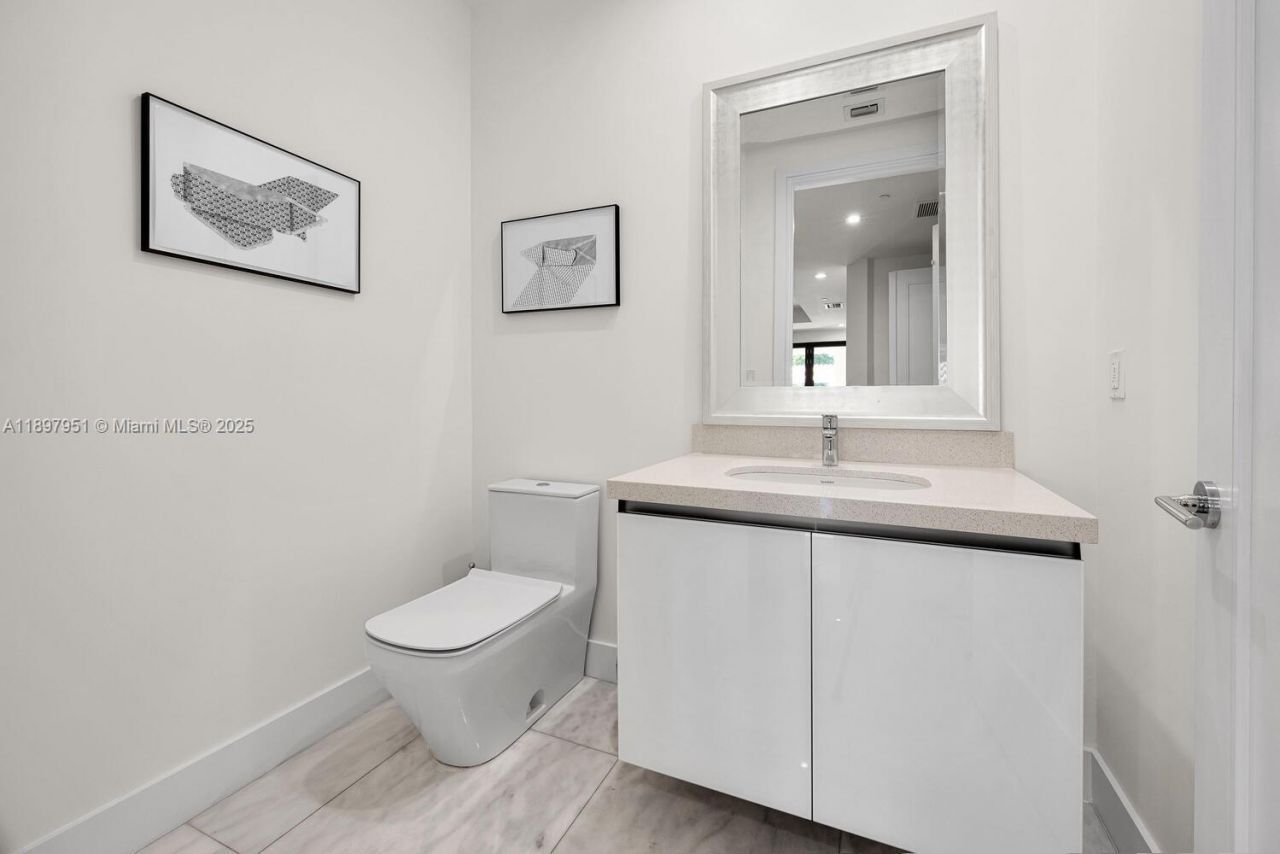 718 Valencia Ave, Unit 207, Coral Gables, FL 33134 Photo