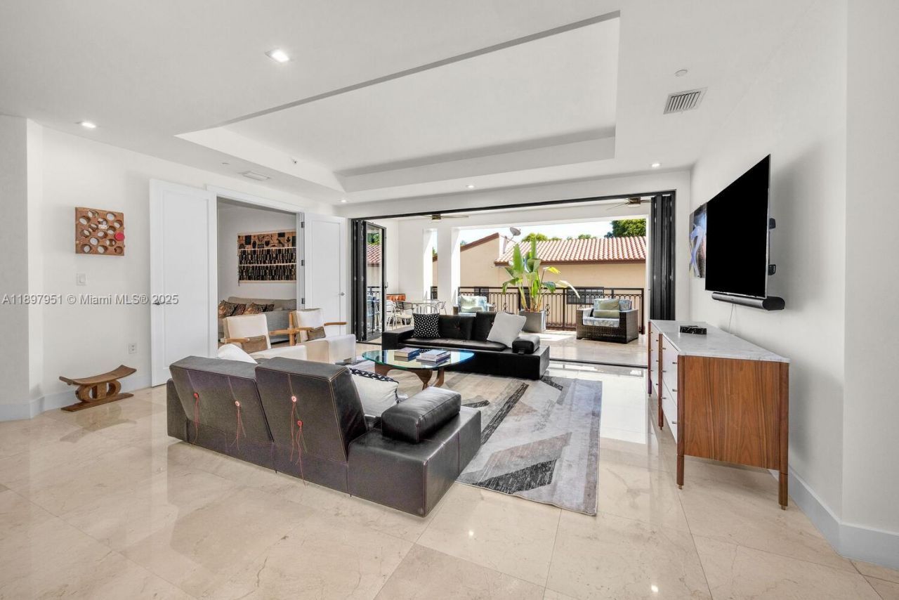 718 Valencia Ave, Unit 207, Coral Gables, FL 33134 Photo