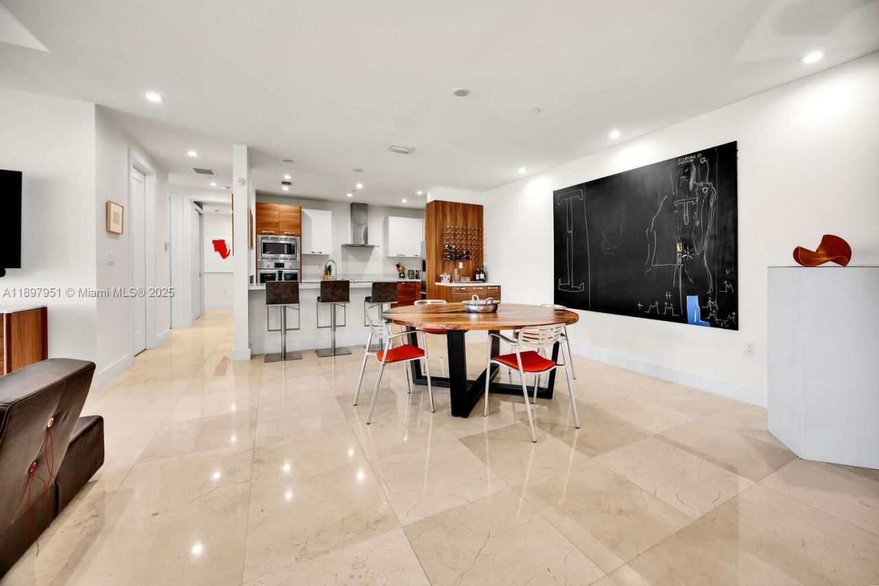 718 Valencia Ave, Unit 207, Coral Gables, FL 33134 Photo