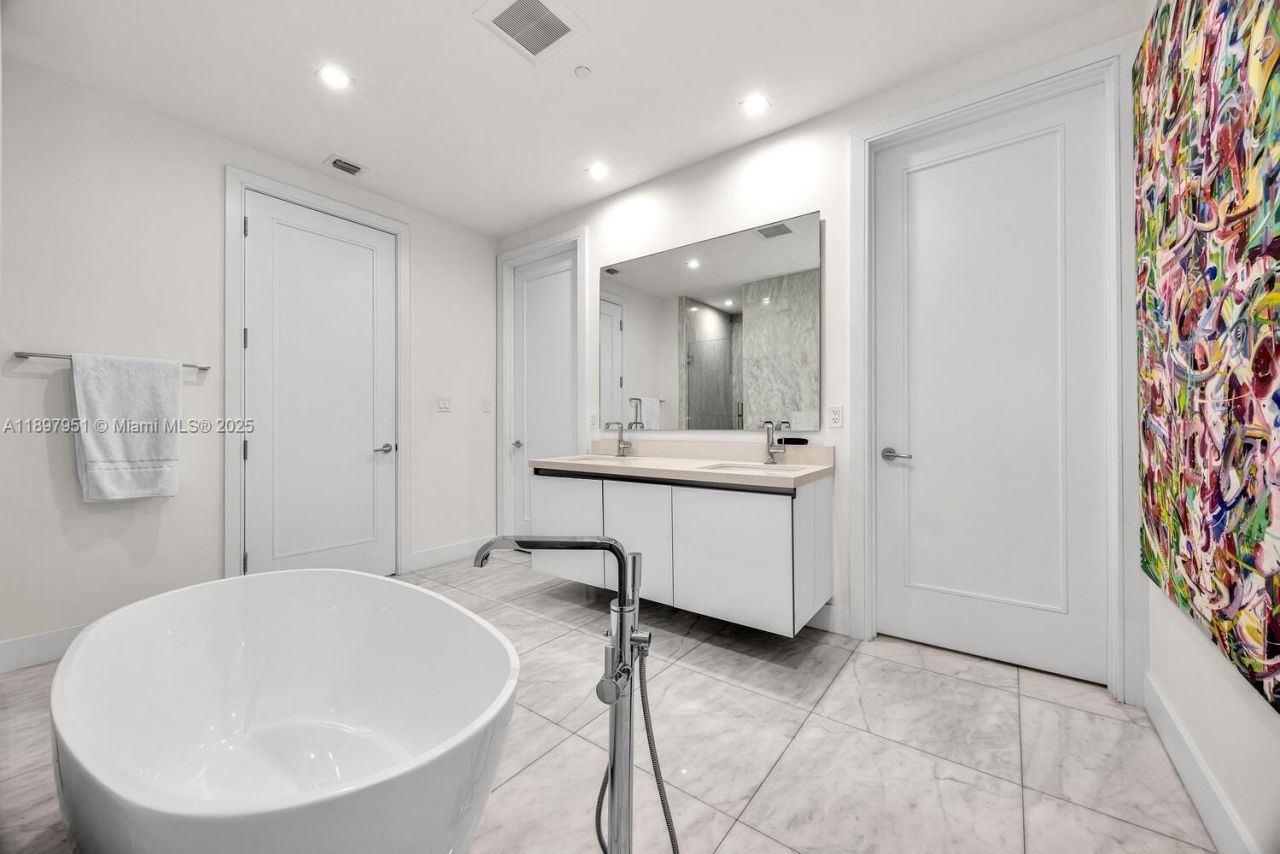 718 Valencia Ave, Unit 207, Coral Gables, FL 33134 Photo