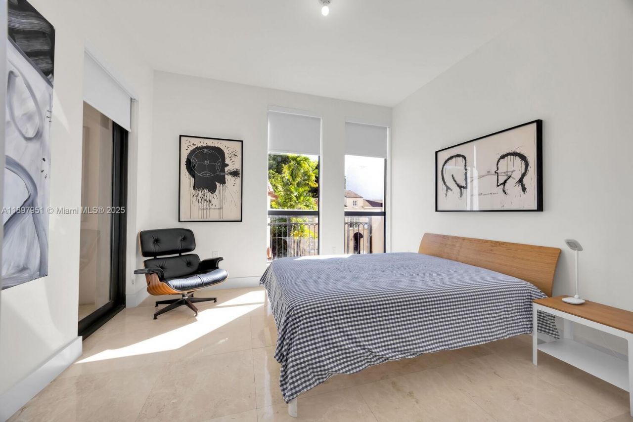 718 Valencia Ave, Unit 207, Coral Gables, FL 33134 Photo