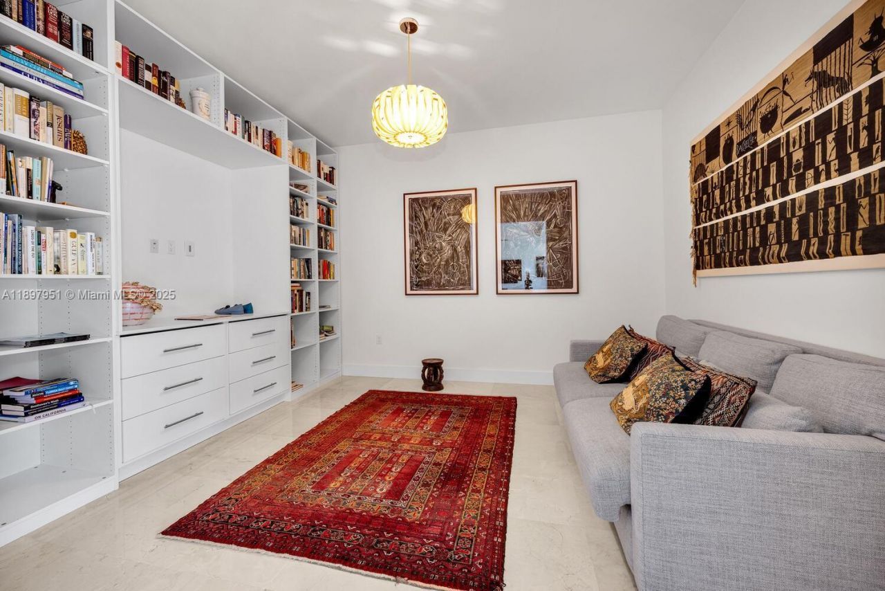 718 Valencia Ave, Unit 207, Coral Gables, FL 33134 Photo