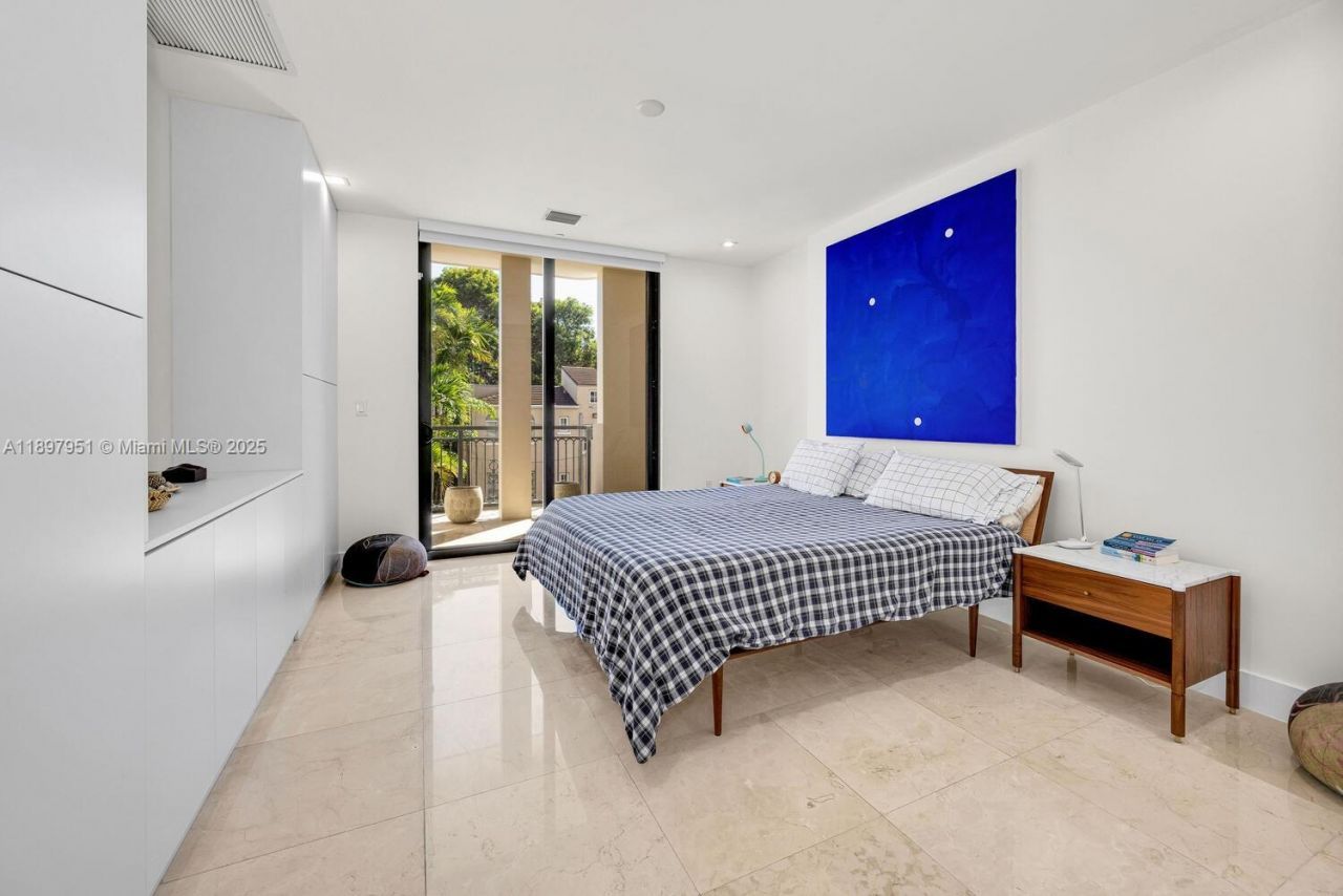 718 Valencia Ave, Unit 207, Coral Gables, FL 33134 Photo