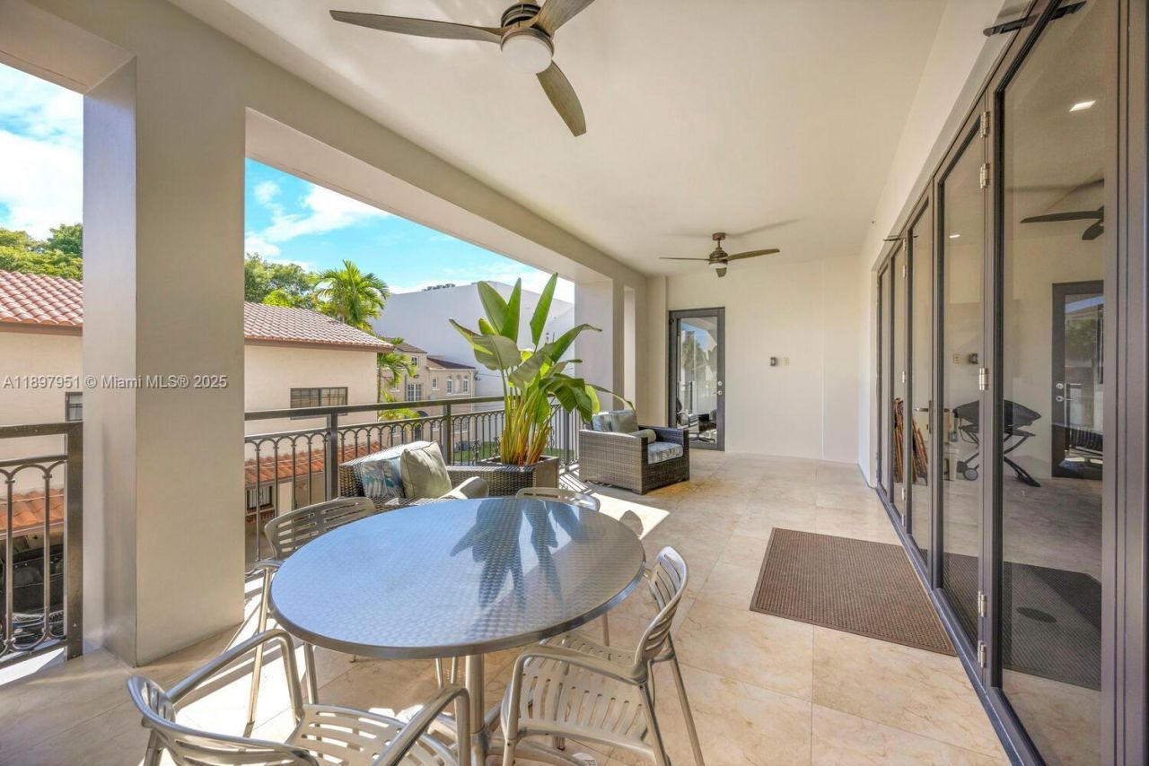 718 Valencia Ave, Unit 207, Coral Gables, FL 33134 Photo