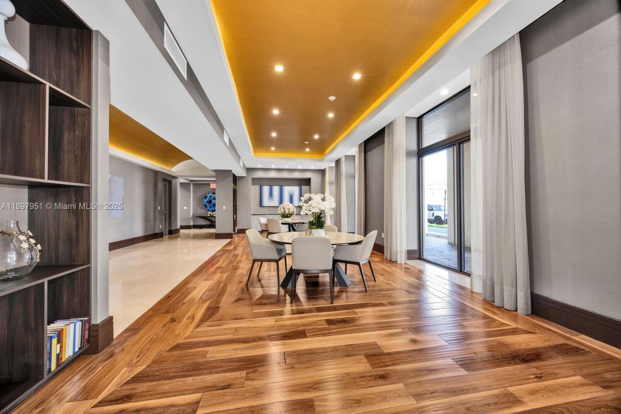 718 Valencia Ave, Unit 207, Coral Gables, FL 33134 Photo