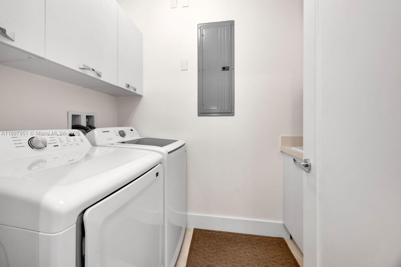 718 Valencia Ave, Unit 207, Coral Gables, FL 33134 Photo