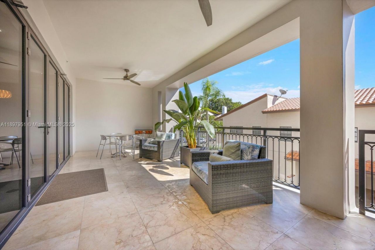 718 Valencia Ave, Unit 207, Coral Gables, FL 33134 Photo